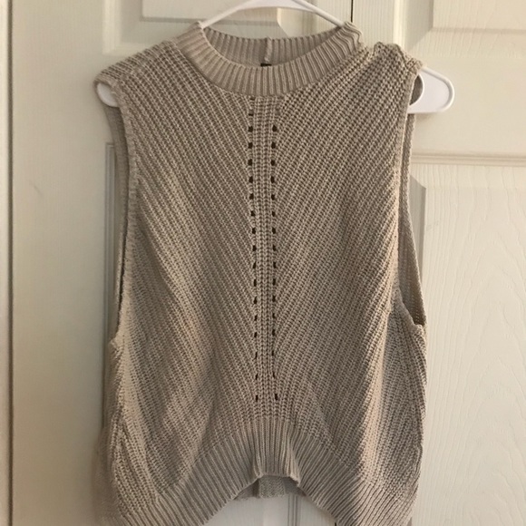 Tops and dresses - Picture 3 of 5